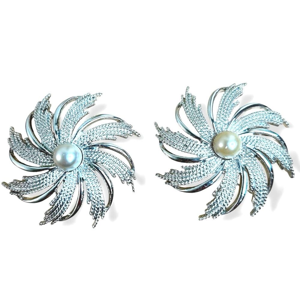 Two Vtg 1969 Sarah Coventry Silvery Sunburst Brooches Pinwheel Pin Faux Pearls